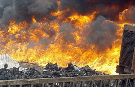 尼日利亞輸油管道爆炸起火導致至少30人死亡