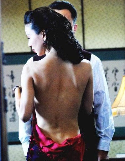 女星拍激情戲翻臉內(nèi)幕：大S床照惹怒張?zhí)m 汪小菲調(diào)停