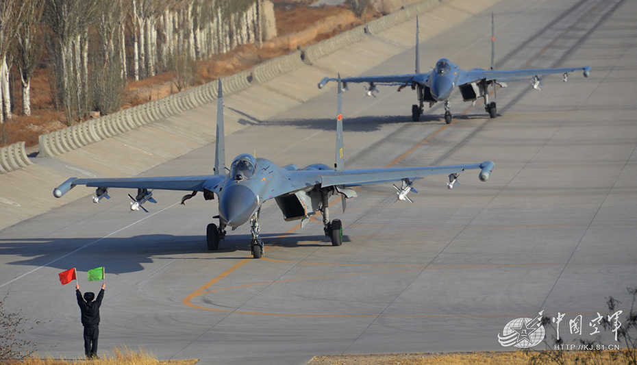 組圖：中國空軍殲-11雙機升空處置“異常空情”