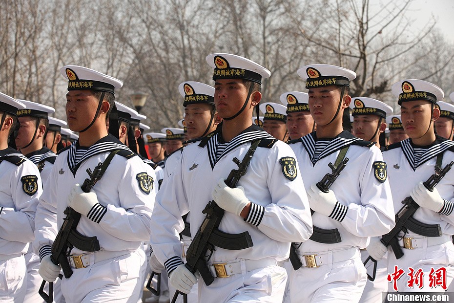 中國(guó)海軍北海艦隊(duì)新兵威武亮相（組圖）