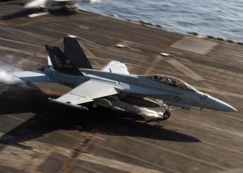 對比中美戰(zhàn)斗機:F/A-18E/F優(yōu)于殲-15