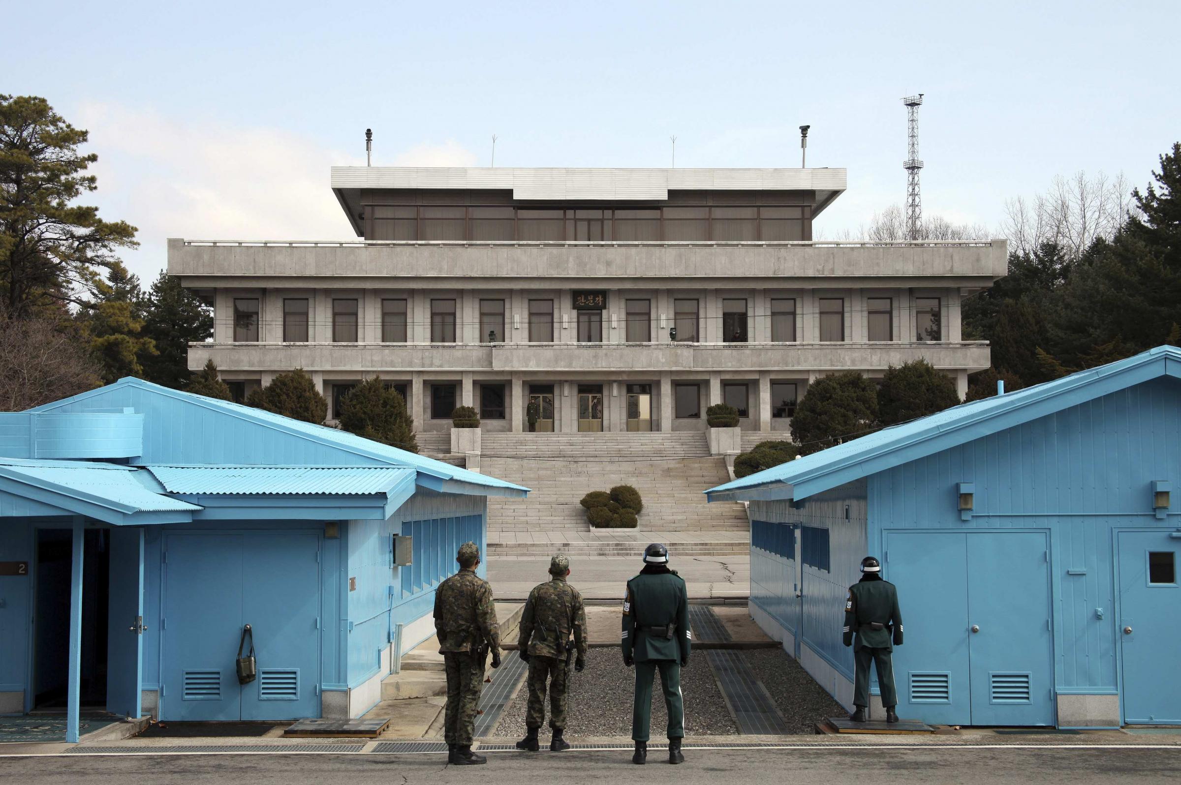 朝鮮百萬學(xué)生自愿報名參軍 韓國調(diào)查敏感時期高官打高爾夫
