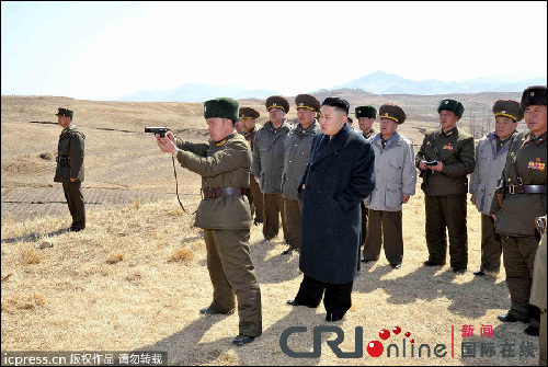 金正恩視察1973部隊(duì) 親自示范射擊姿勢
