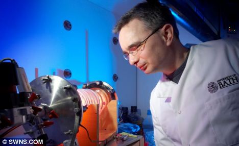 英國科學(xué)家研制“神奇膏藥” 可在檢測到傷口被致命感染時(shí)發(fā)光