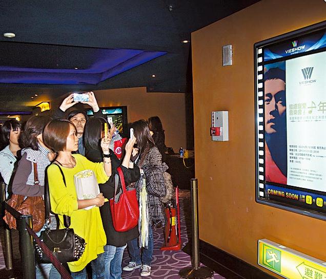 張國榮逝世十年祭 明星獻唱粉絲落淚(組圖)