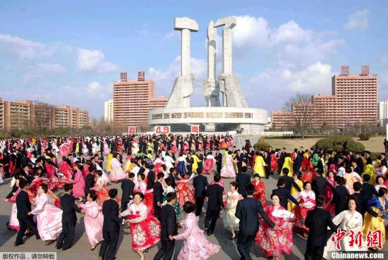 韓美日嚴防朝鮮發(fā)射導(dǎo)彈 朝鮮國內(nèi)節(jié)日氣氛濃厚