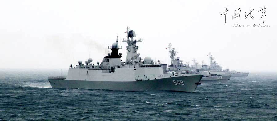中國海軍特混編隊在東海訓練?？兆鲬? width=
