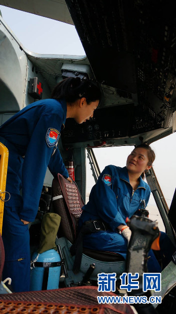 成空抗震姐妹花奮戰一線 曾是殲擊機飛行員