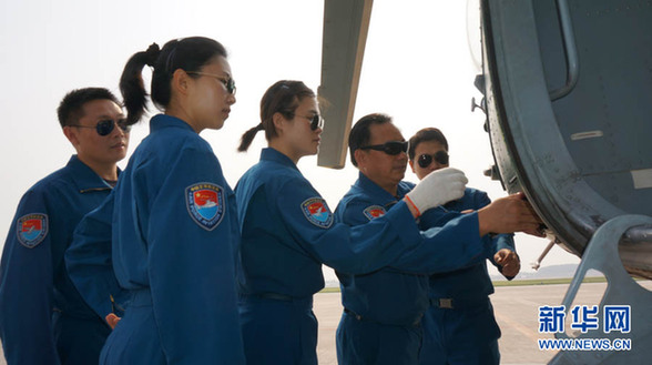 成空抗震姐妹花奮戰(zhàn)一線 曾是殲擊機飛行員