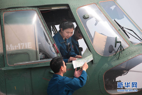 成空抗震姐妹花奮戰(zhàn)一線 曾是殲擊機(jī)飛行員