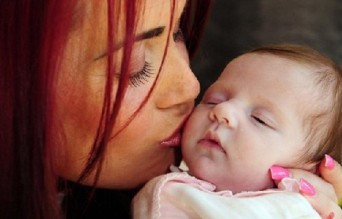 “半心”嬰兒手術大出血 12小時輸血30次奇跡存活