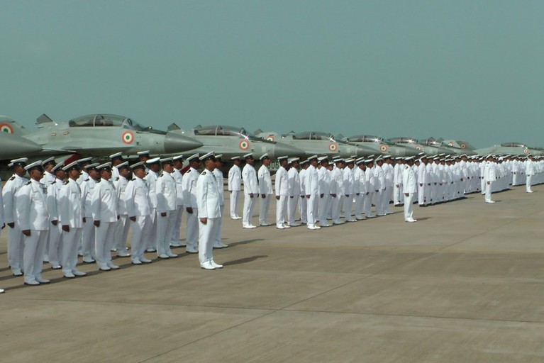 印度海軍米格-29KUB艦載戰機服役現場圖曝光