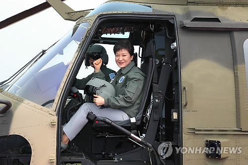 韓國(guó)女總統(tǒng)親自乘駕首款國(guó)產(chǎn)軍用直升機(jī)