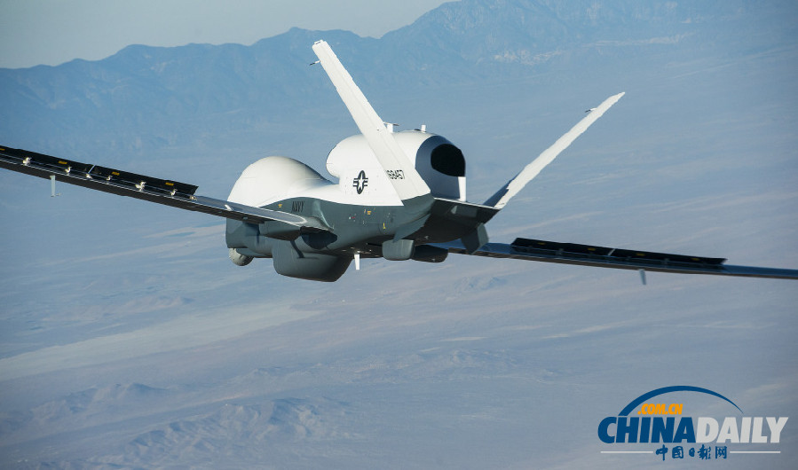 美國海軍型MQ-4C全球鷹無人偵察機(jī)成功首飛