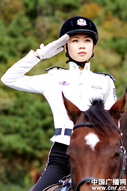 每匹馬養(yǎng)護成本2500元/月?探秘大連女騎警訓(xùn)練基地