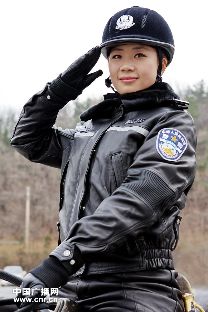 每匹馬養(yǎng)護(hù)成本2500元/月?探秘大連女騎警訓(xùn)練基地