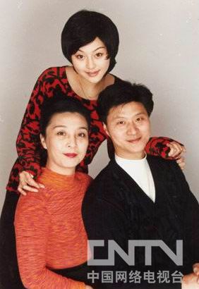 明星罕見(jiàn)全家福：周濤清新可人 吳尊全家俊男美女