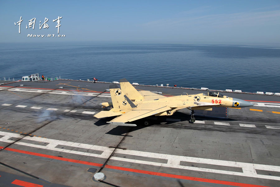 中國航母遼寧艦訓練順利 多架殲-15完成起降