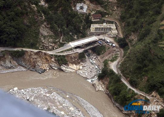 死神來了？兩名印度洪水幸存者死于尼泊爾山崩