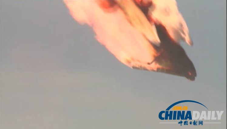 慘烈！實拍俄羅斯質子M運載火箭升空后失控爆炸