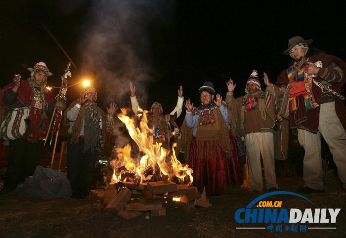 玻利維亞總統(tǒng)乘專機(jī)回國(guó) 支持者熱烈歡迎（組圖）