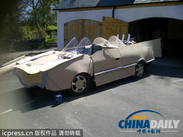 英國父子共同打造蝙蝠車 大玩“角色扮演”超拉風(fēng)