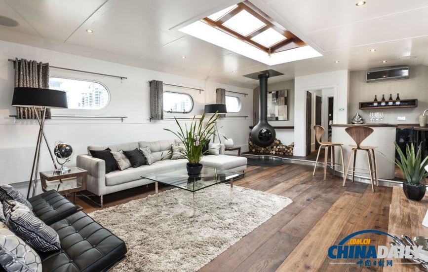 創(chuàng)意無(wú)限！舊運(yùn)煤船改造成豪華“漂浮公寓”（組圖）