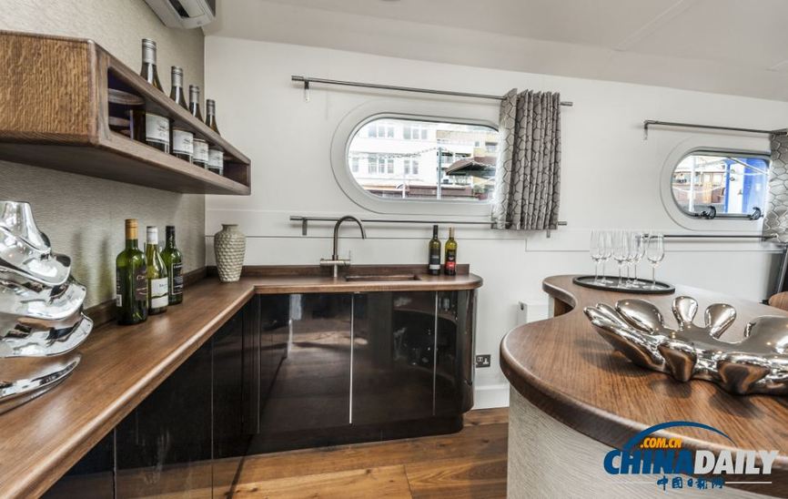 創(chuàng)意無限！舊運煤船改造成豪華“漂浮公寓”（組圖）