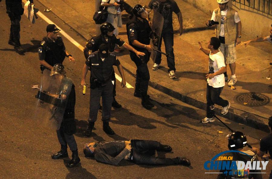組圖：巴西民眾抗議羅馬教皇來訪 警方動用催淚彈發生沖突