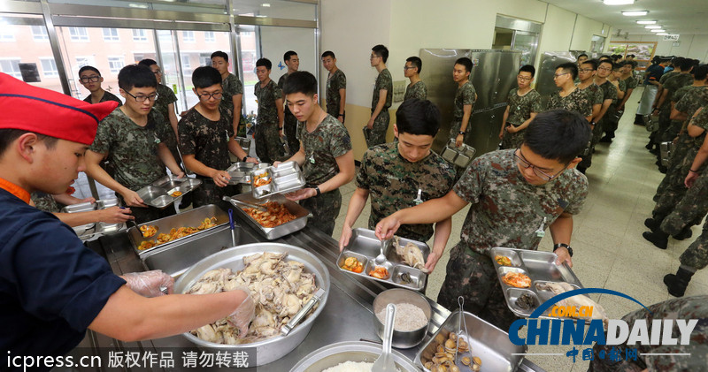 美味大補(bǔ)超幸福！韓國(guó)陸軍訓(xùn)練食譜加入鮑魚參雞湯