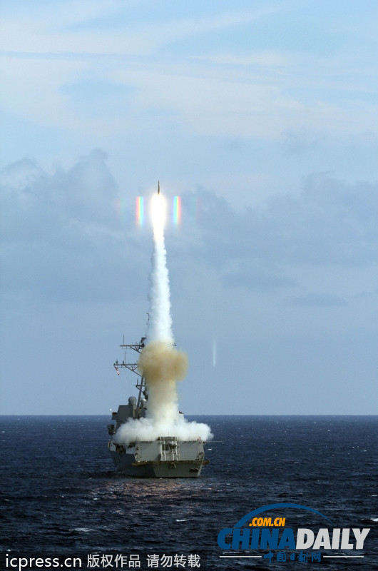 美軍驅(qū)逐艦模擬攔截反艦導彈 保護航母安全（組圖）