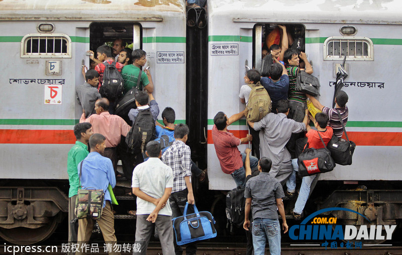 迎開齋節 埃及兩男街頭上演速度與“基情”(圖)