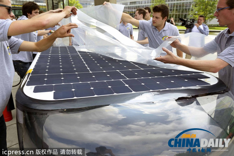 全球首輛家用太陽(yáng)能汽車造型炫酷 可跑近700公里（組圖）