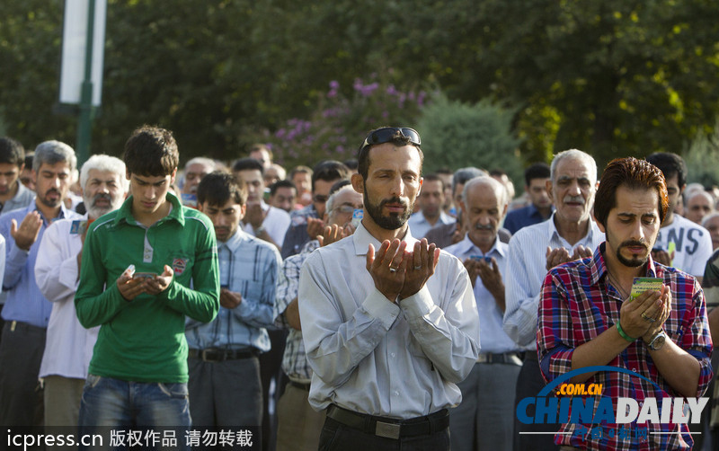伊朗最高領袖哈梅內伊主持開齋節盛大聚禮（圖）