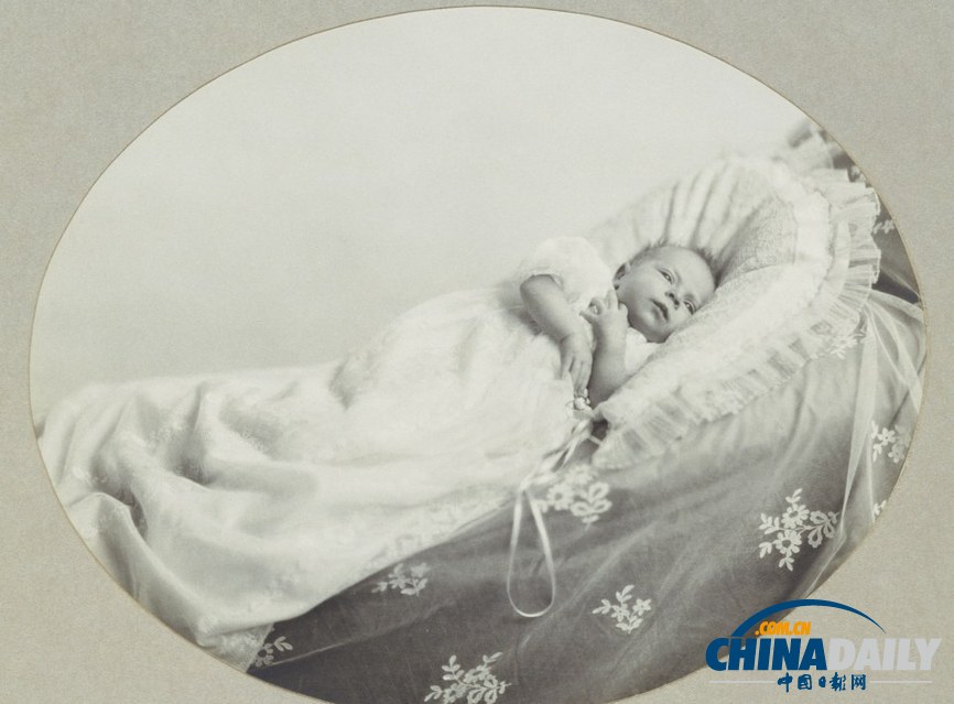 伊麗莎白女王童年照曝光 愛馬情結從小展現（圖）