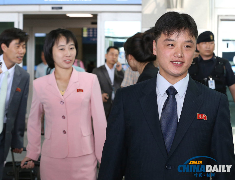 朝鮮青少年赴韓參加聯合國培養計劃 意氣風發（圖）