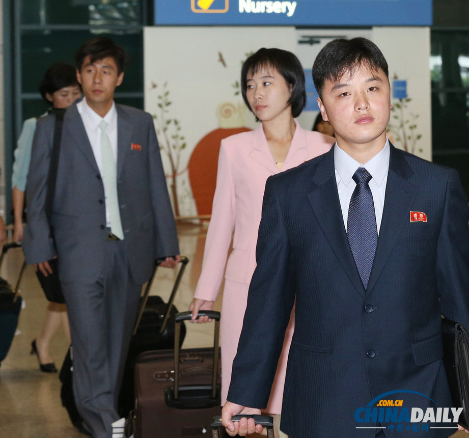 朝鮮青少年赴韓參加聯合國培養計劃 意氣風發（圖）