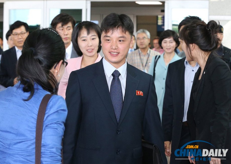 朝鮮青少年赴韓參加聯合國培養計劃 意氣風發（圖）