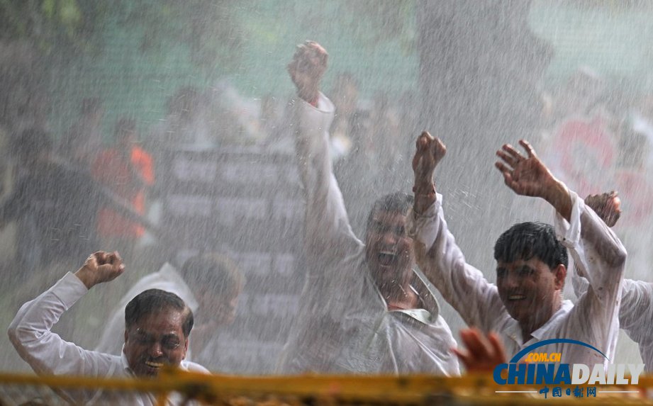 印度反對黨活動家抗議執政黨食品安全項目 遭警方暴力驅散（組圖）