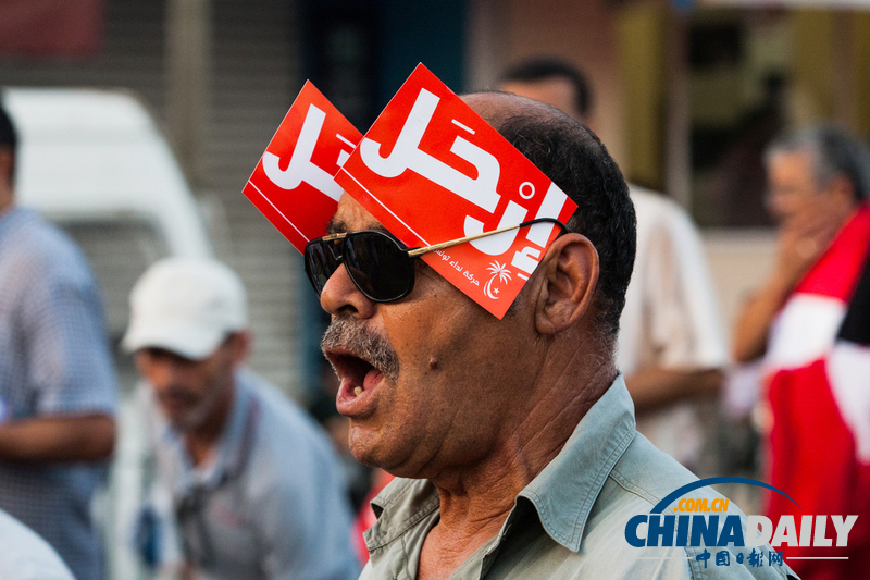 突尼斯爆發(fā)大游行要求政府下臺