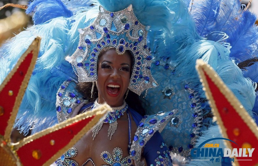 英國諾丁山狂歡節 陽光、美女匯聚成歡樂海洋（圖）