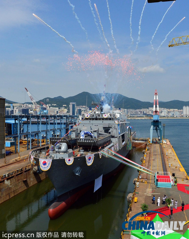 韓國新一代登陸艦“天王峰”下水 2015年實戰部署（組圖）