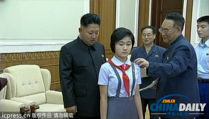 朝鮮領導人金正恩親自檢查騎馬裝和滑雪服樣品（組圖）