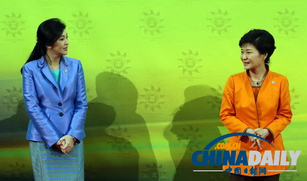 東盟峰會:越南總理“艷福不淺” 獲韓泰兩美女政客“夾擊”