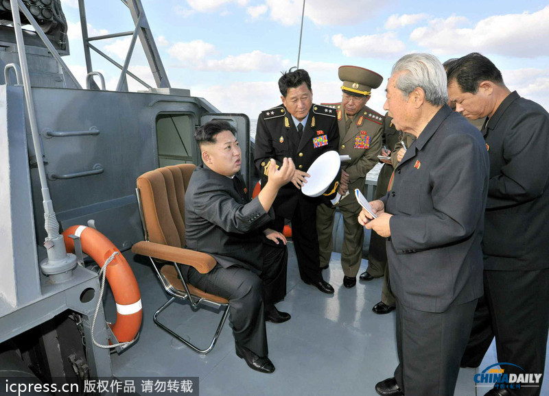 金正恩參觀朝鮮最新戰(zhàn)艦 指導(dǎo)機(jī)動(dòng)演習(xí)