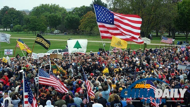 美國民眾抗議政府關門 “超人”現身助陣