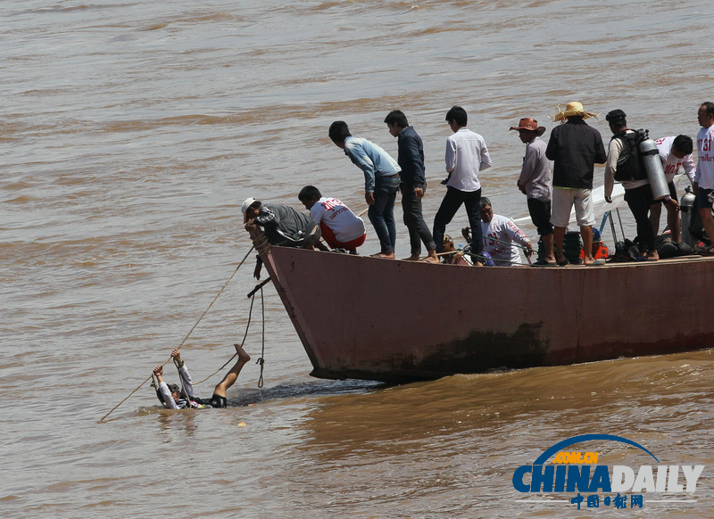 老撾墜機現場圖曝光 軍方正開展遺體打撈工作