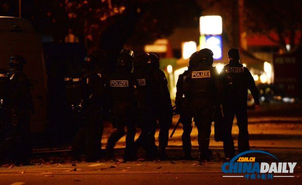 德國餐館發(fā)生劫持事件 槍手綁架十余人與警察對峙（組圖）