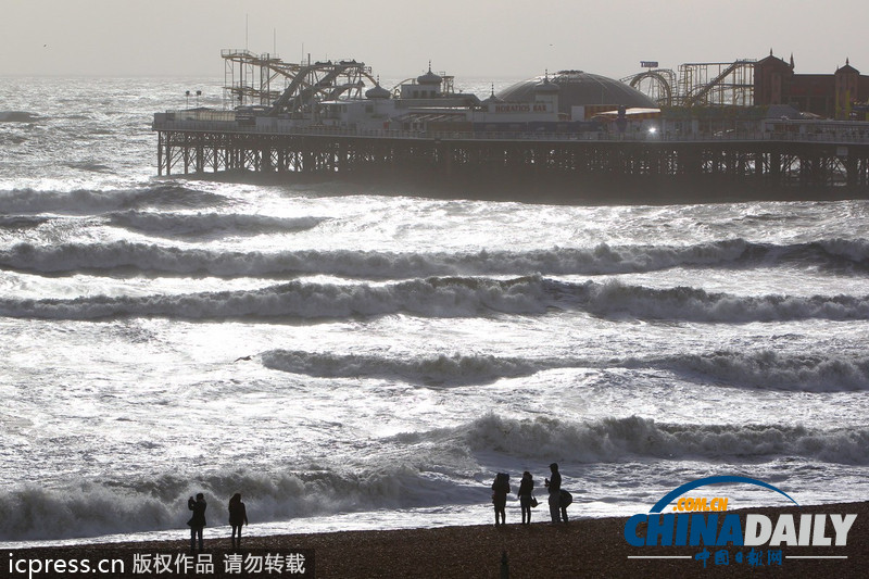 英國迎戰“颶風級”風暴 海陸空交通大受影響（高清組圖）