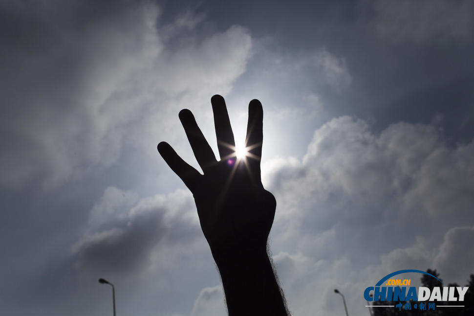 埃及前總統(tǒng)穆爾西出庭受審 拒穿囚衣“大鬧”法庭